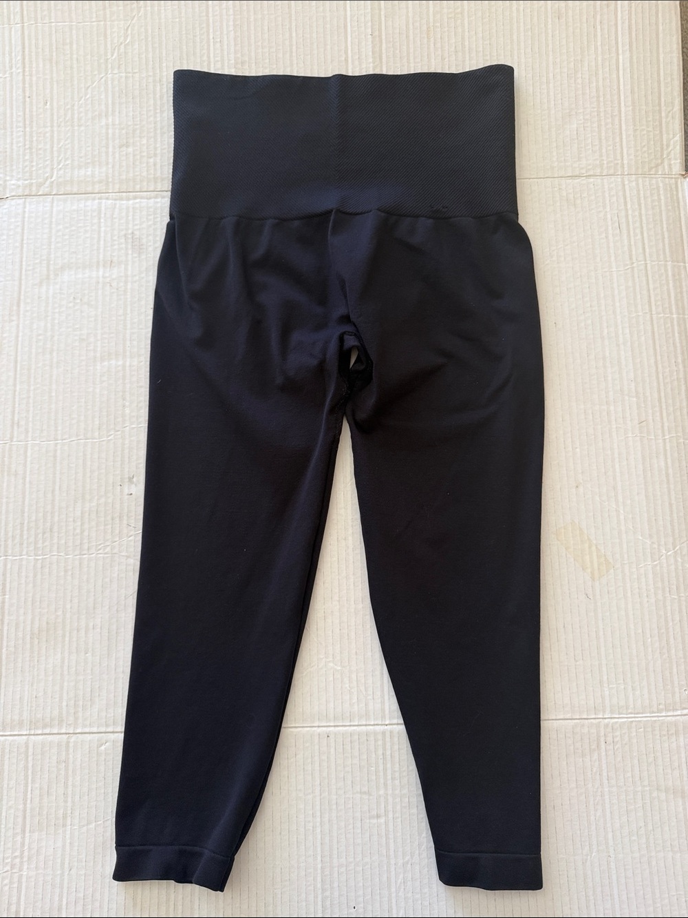 Assets by Spanx Black Cropped Leggings Size XL High Waist Compression Shapewear